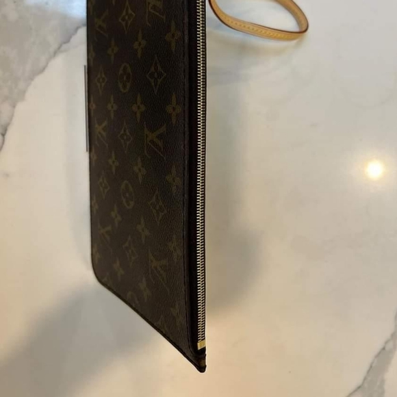 LOUIS VUITTON MONOGRAM NEVERFULL MM POCHETTE - Picture 7 of 9